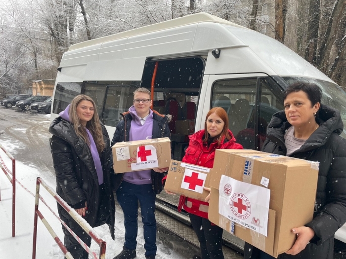 Волонтеры РГУП передали очередную партию гуманитарной помощи Российскому Красному Кресту